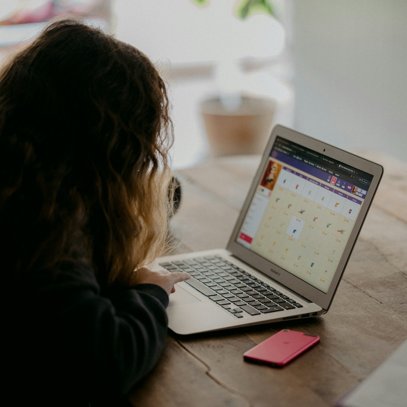 Online violence against women in politics: What shapes political party responses totechnology-facilitated gender-based violence?